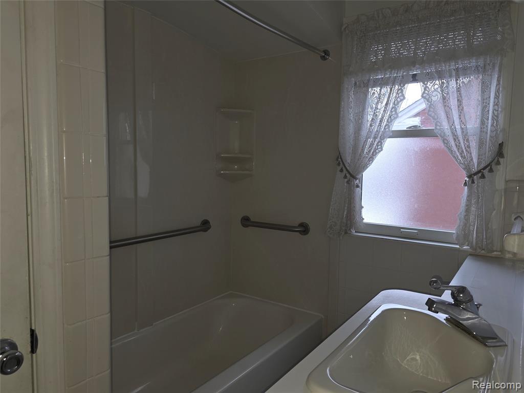 742 N York Street, Dearborn, MI 48128 — Photo 9
