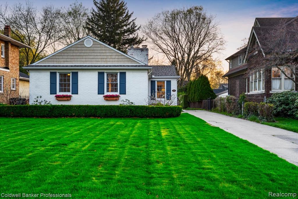631 Washington Road, Grosse Pointe, MI 48230 — front exterior