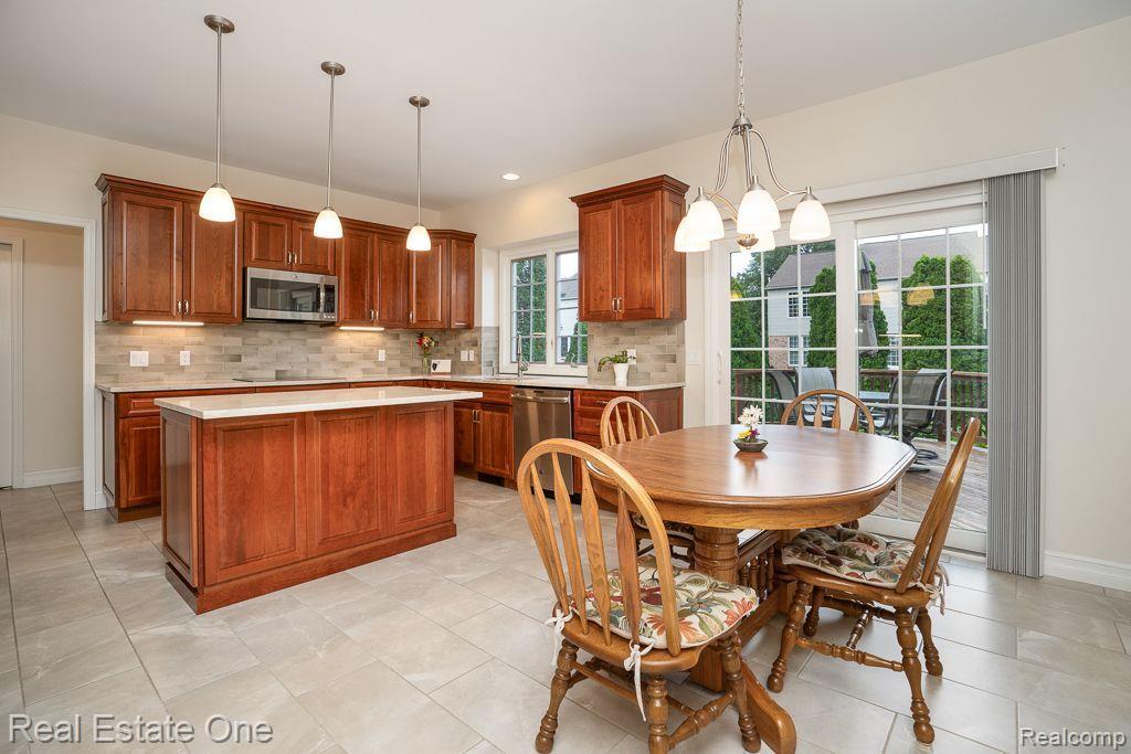 961 HOLLOW CORNERS, Rochester, MI 48307 — Photo 11