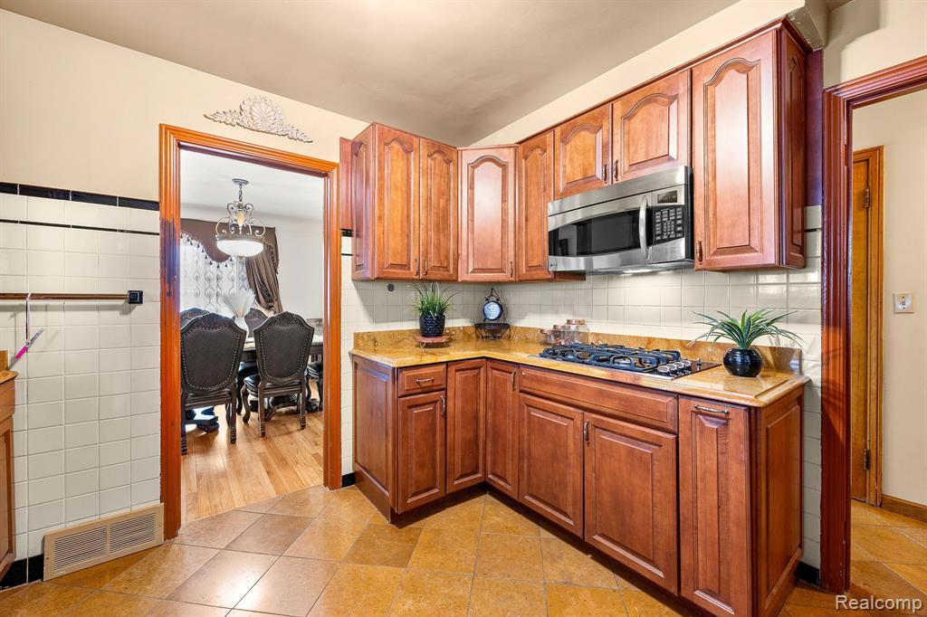 7716 W MORROW Circle, Dearborn, MI 48126 — Photo 24