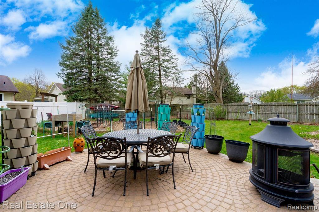 4067 HIGHVIEW, Waterford, MI 48329 — Photo 7