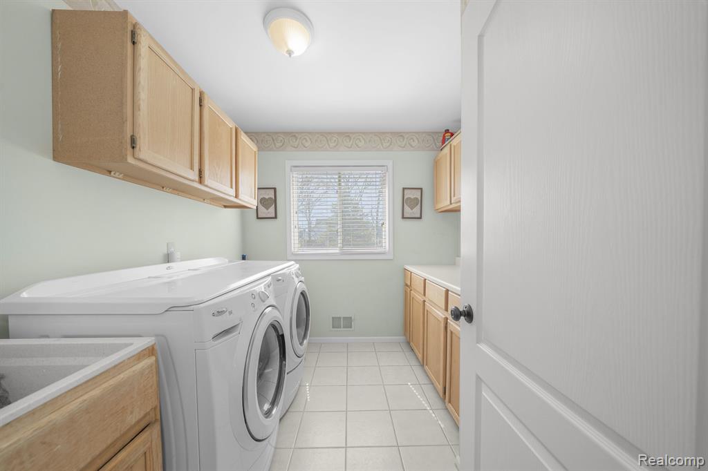 55884 PARKVIEW Drive, Shelby Twp, MI 48316 — Photo 17