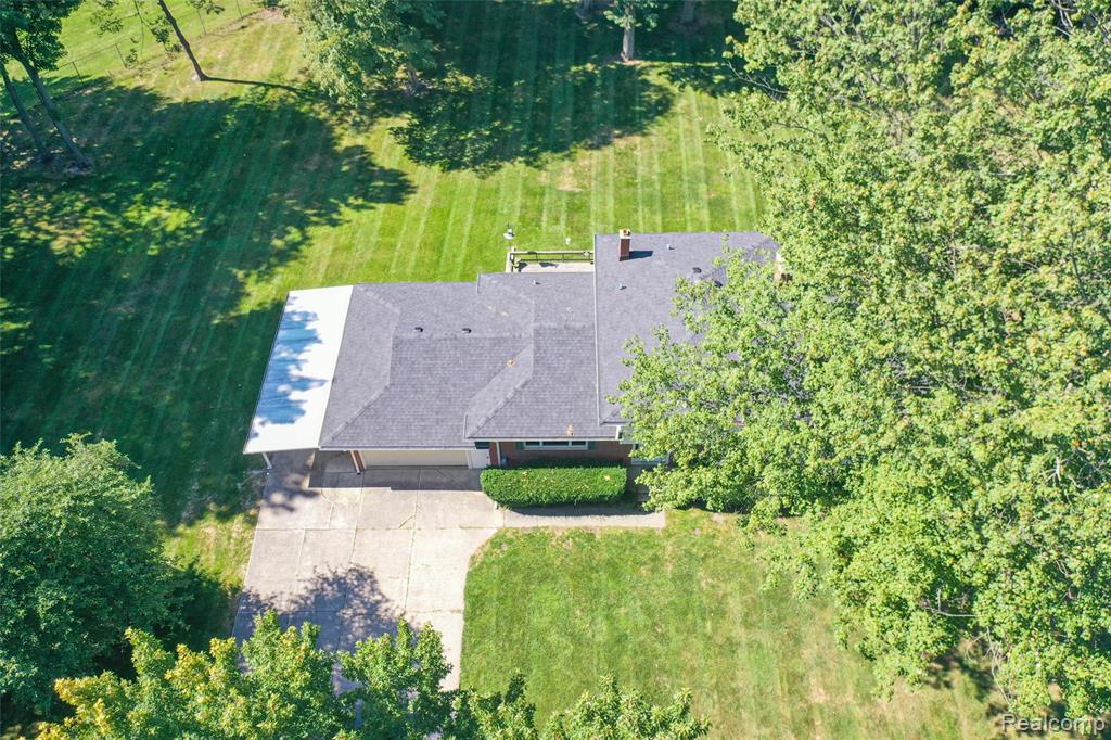 6158 Golfview Drive, Burton, MI 48509 — Photo 12