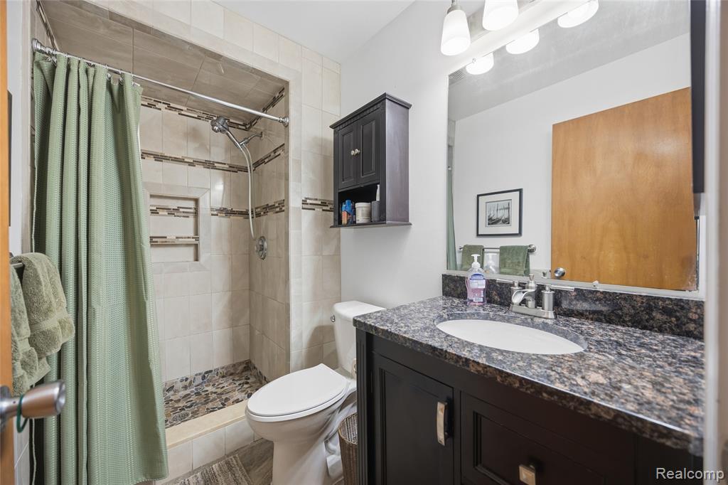 53071 Gregory Drive, Macomb, MI 48042 — Photo 9