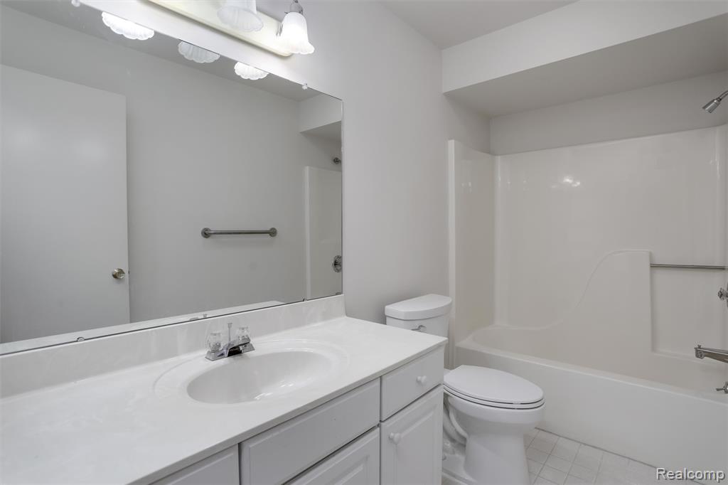 9735 Hawthorne Glen Drive, Grosse Ile, MI 48138 — Photo 14