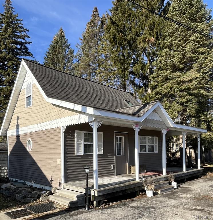 6066 River Road, East China, MI — front exterior