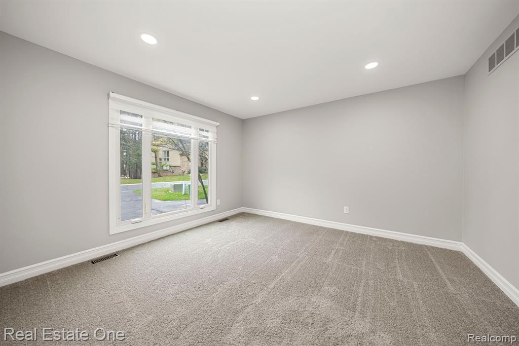 6246 Lindsay Court, West Bloomfield, MI 48324 — Photo 9