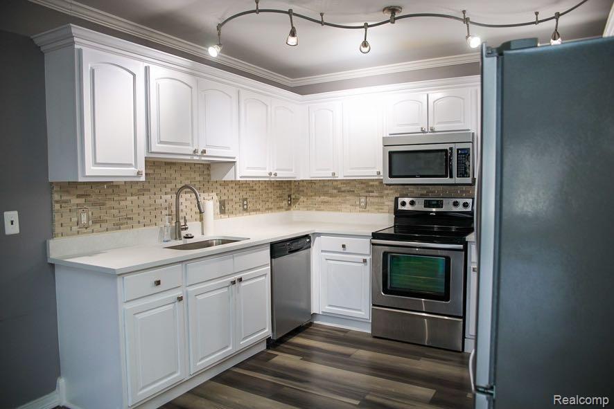 11405 N Woods Drive, Shelby Twp, MI 48317 — Photo 9
