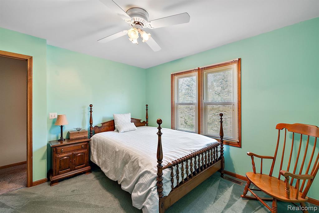 10161 LONGFORD Drive, South Lyon, MI 48178 — Photo 16