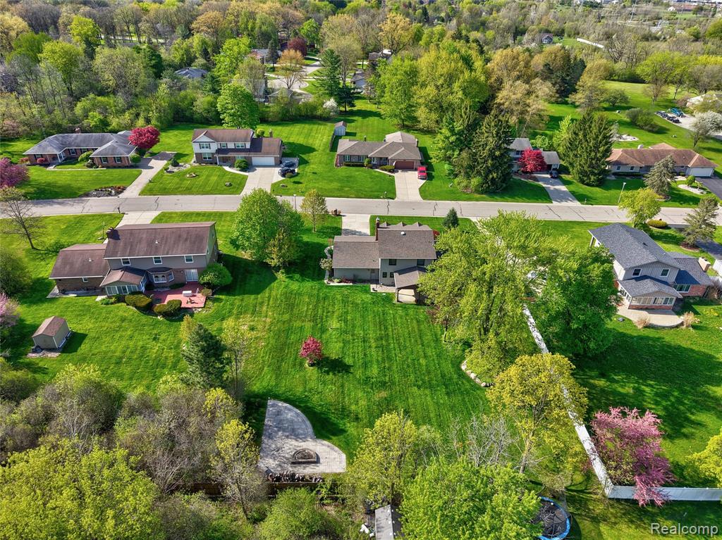 6338 Covered Wagons Trail, Flint, MI 48532 — Photo 23