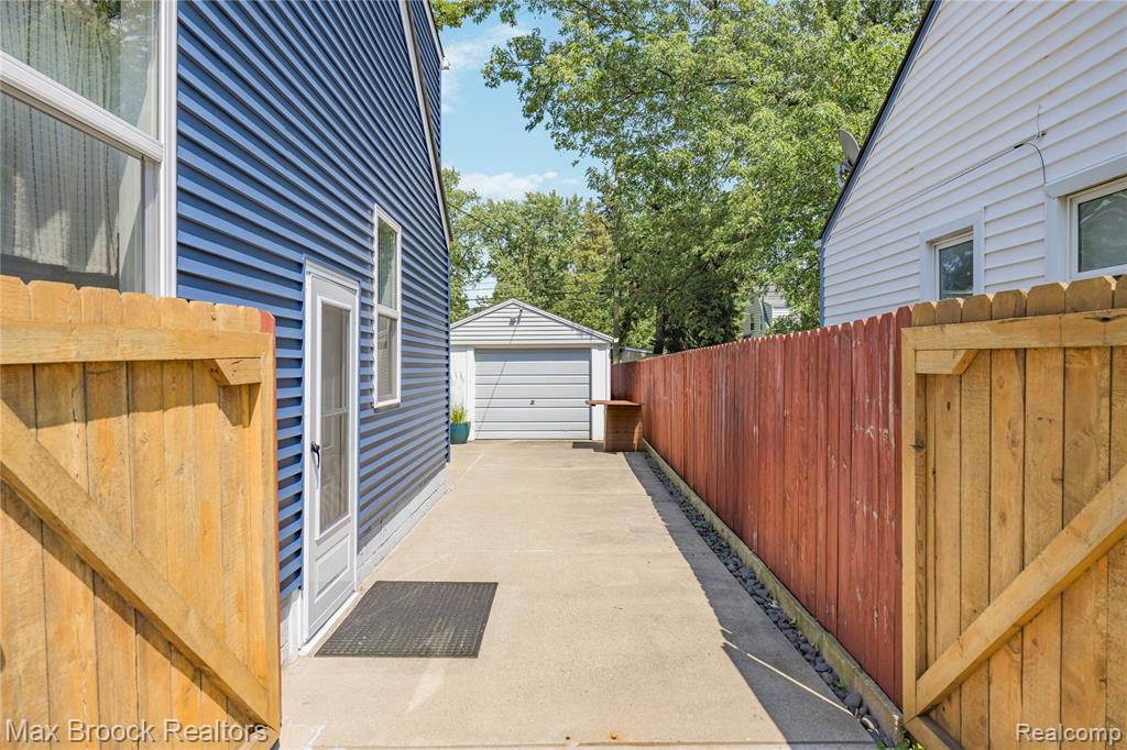 808 N Edgeworth Avenue, Royal Oak, MI 48067 — Photo 36