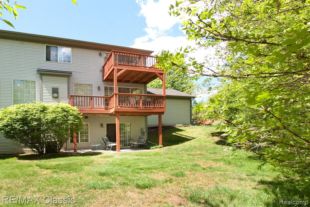 587 Winwood Circle, 20, Walled Lake, MI 48390 — Photo 32