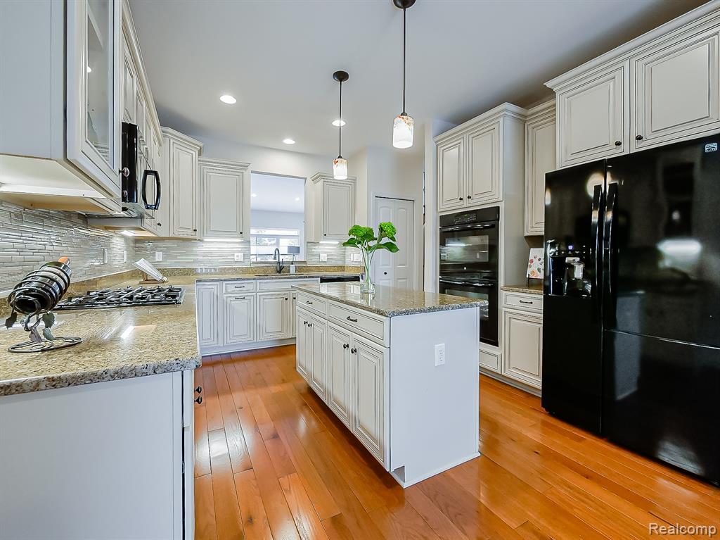 7212 Berry, West Bloomfield, MI — Photo 10
