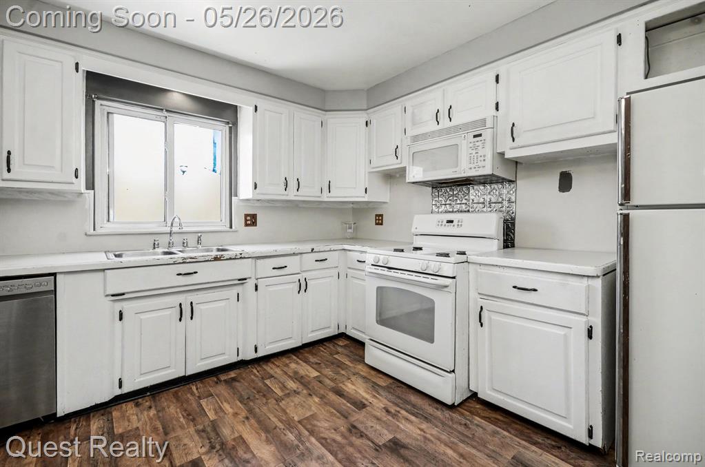 28326 Los Olas Drive, Warren, MI 48093 — Photo 9