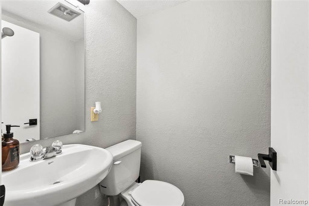 24964 Auburn Lane, Southfield, MI 48033 — Photo 10