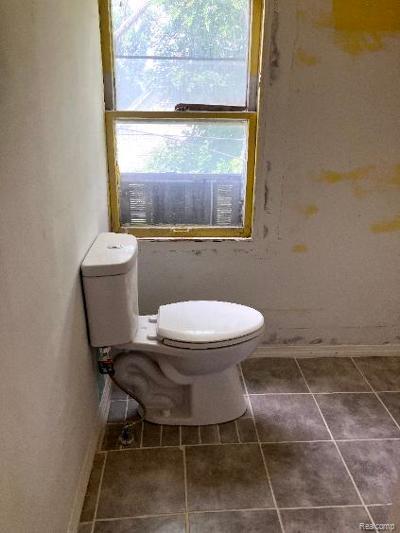 8827 E WARREN Avenue, Detroit, MI 48214 — Photo 7