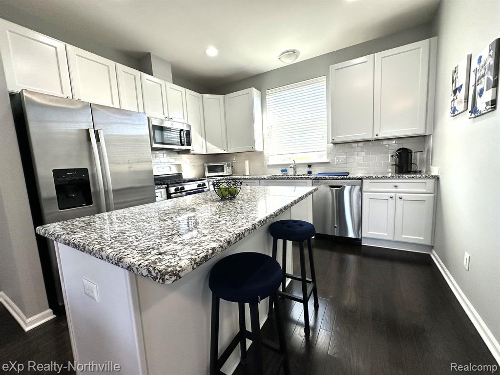 3196 JOHANNA WARE W, Wixom, MI 48393 — Photo 12