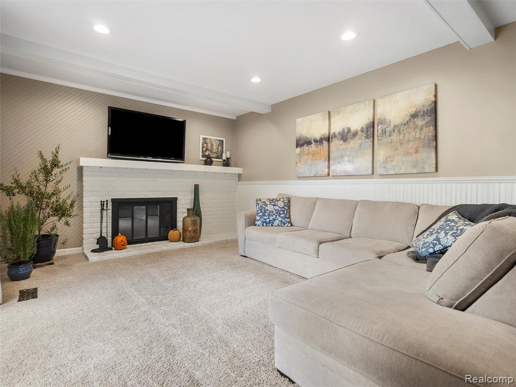 864 Dressler Lane, Rochester Hills, MI 48307 — Photo 8