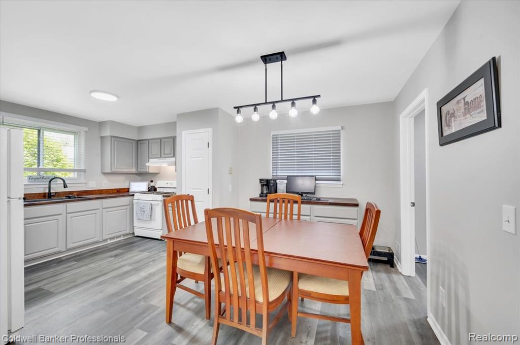 660 Akram, Oxford, MI 48371 — Photo 2