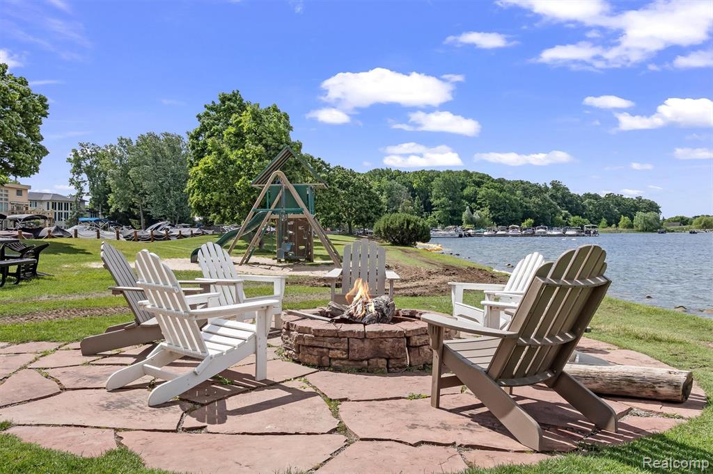 1062 FOREST BAY Drive, Waterford, MI 48328 — Photo 25