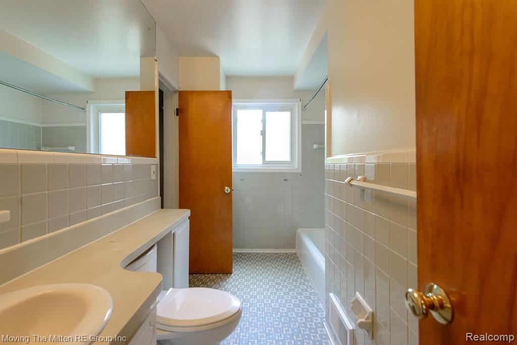 4666 ROOSEVELT Boulevard, Dearborn Heights, MI 48125 — Photo 10