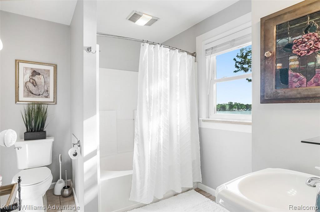 4253 Hunters Drive, Highland, MI 48356 — Photo 38