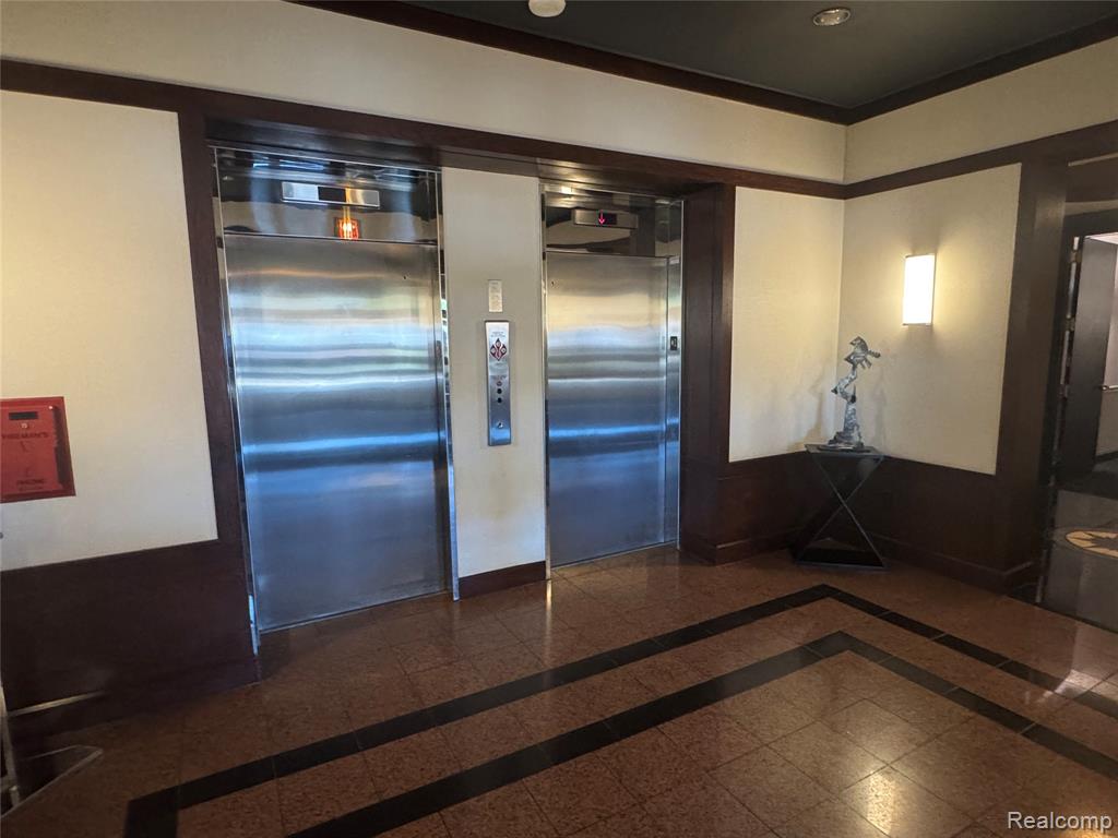 250 E Harbortown Drive, 905, Detroit, MI 48207 — Photo 28