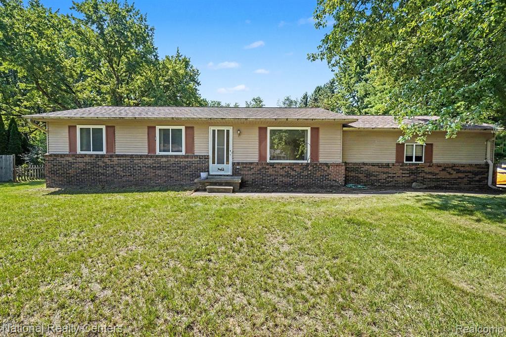 1800 Kingston Drive, Pinckney, MI 48169 — Photo 2
