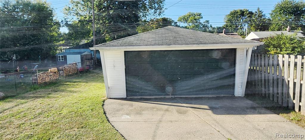 560 E ANNABELLE Avenue, Hazel Park, MI 48030 — Photo 13