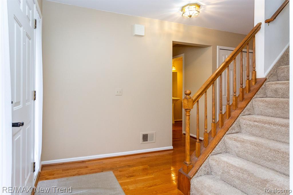 24486 RIVERVIEW Lane, Novi, MI — Photo 6