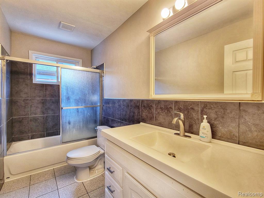 4612 KATHERINE Street, Dearborn Heights, MI 48125 — Photo 16