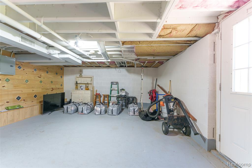 940 Rowland Road, Leonard, MI 48367 — Photo 39