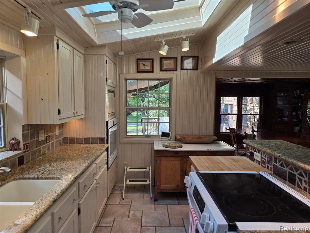 10305 Oakhurst Road, Holly, MI 48442 — Photo 17