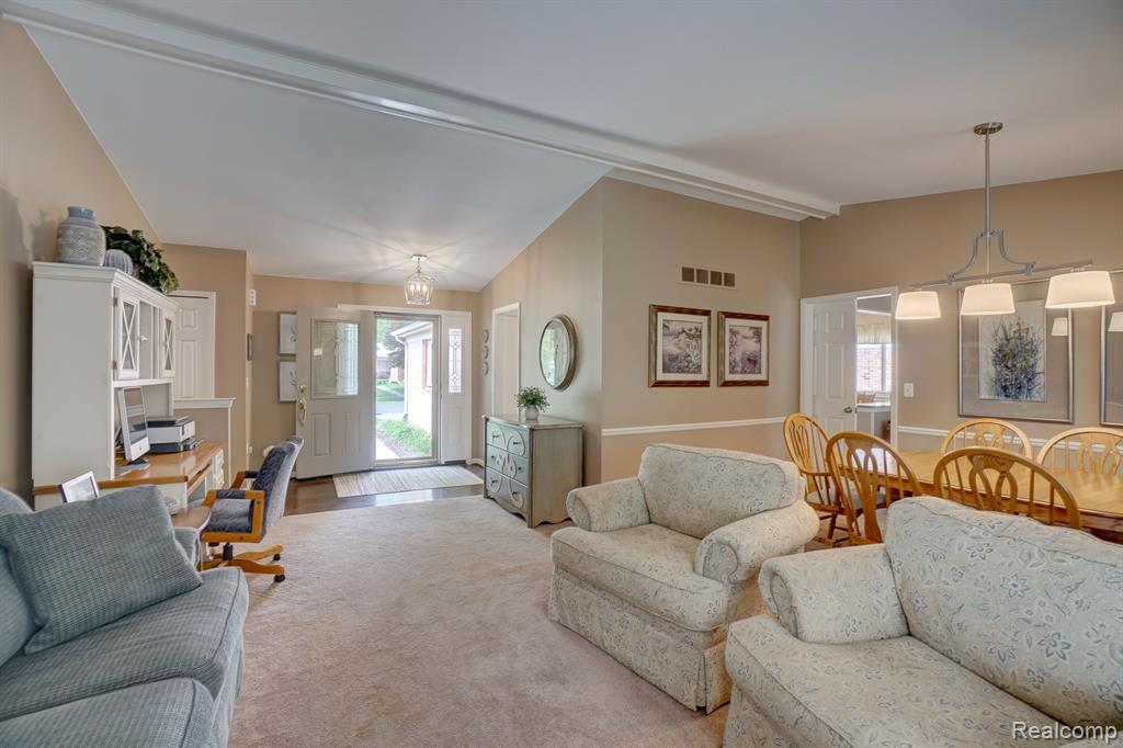 5760 LARKINS Drive, Troy, MI 48085 — Photo 5