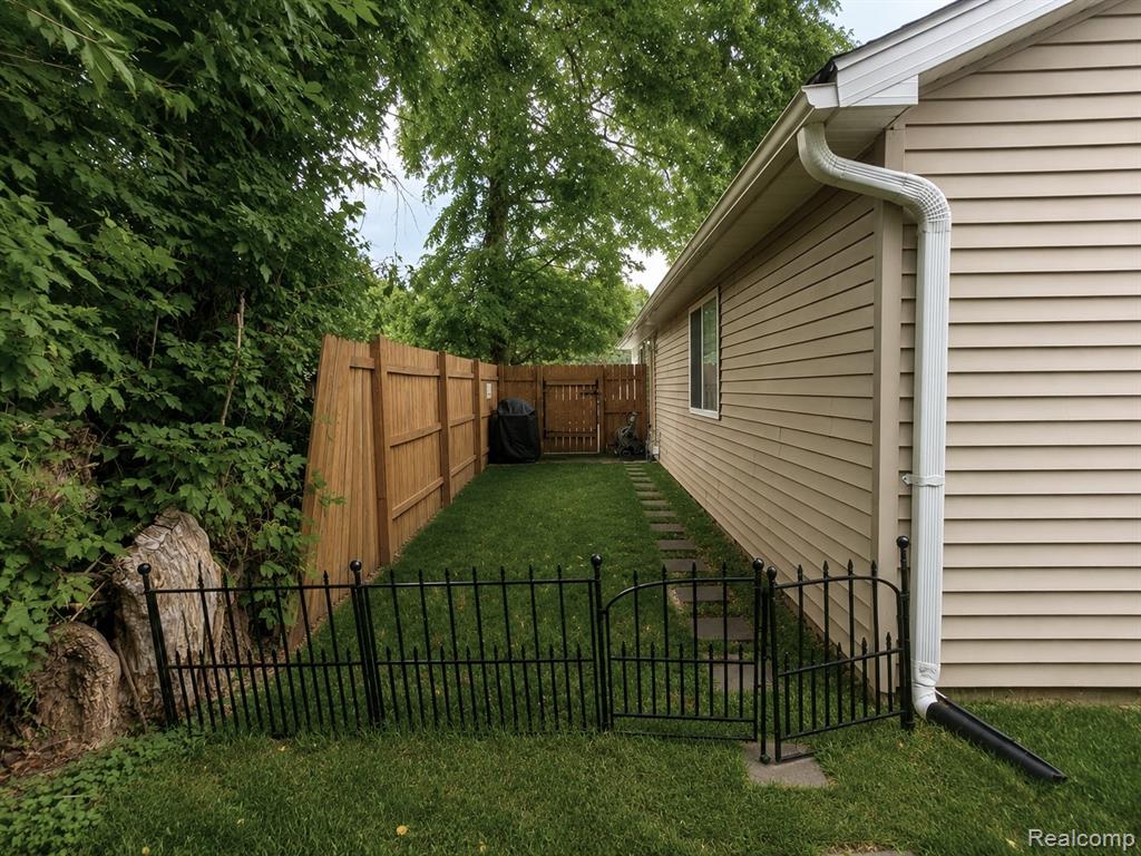 4097 Chenlot Lane, Waterford, MI 48328 — Photo 39