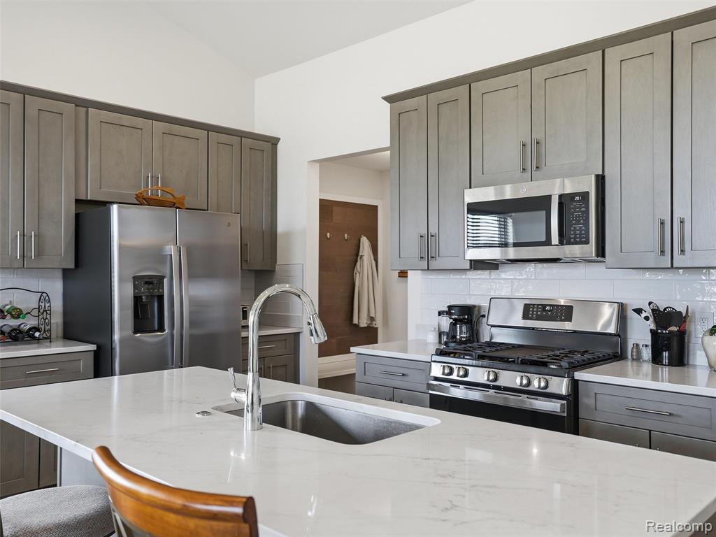 48325 Applegrove Lane, New Baltimore, MI — Photo 13
