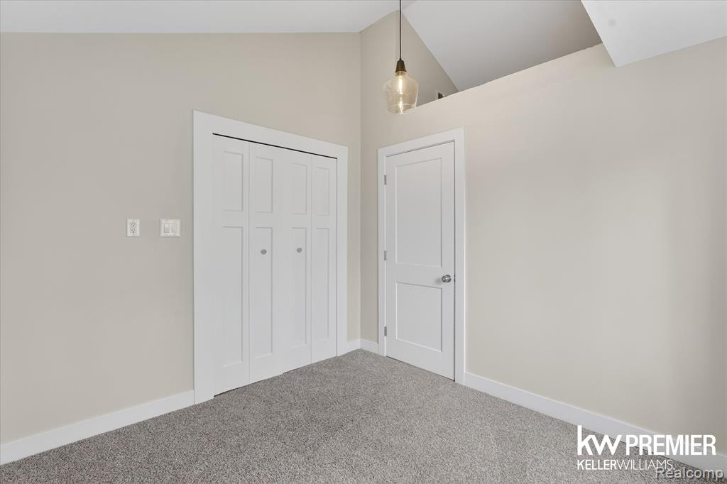 5658 Crescent Road, Waterford, MI 48327 — Photo 12