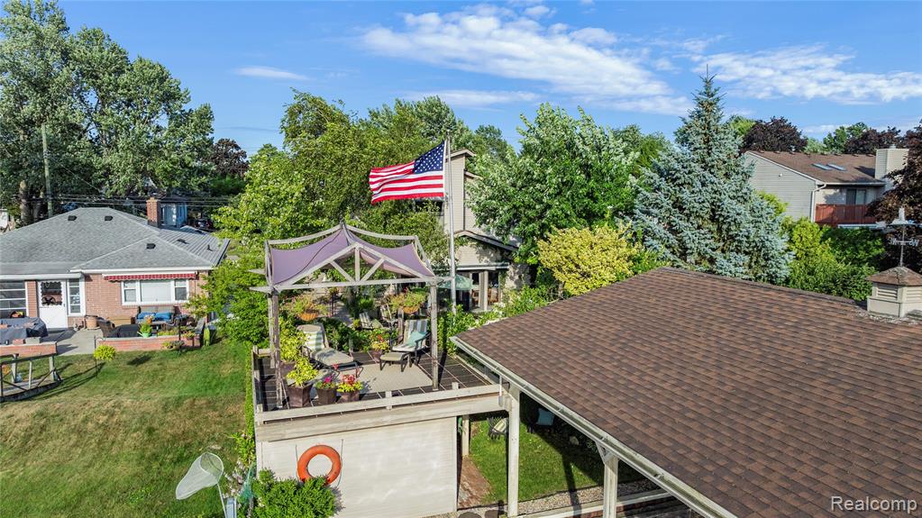 30500 Bayview Drive, Gibraltar, MI — Photo 37