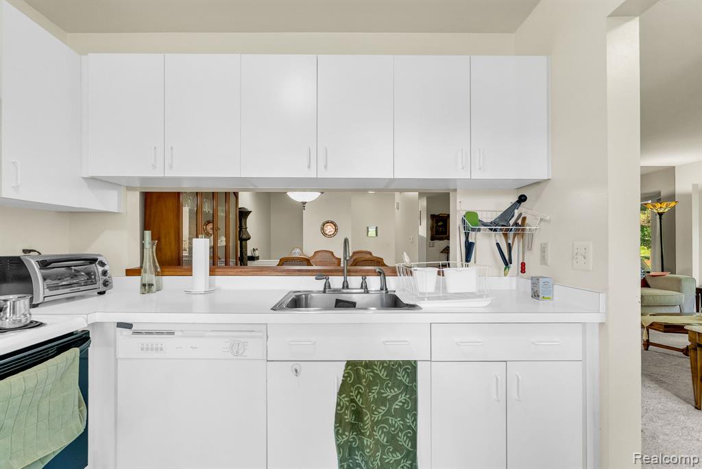 45000 Bayview Drive, 3, Novi, MI 48377 — Photo 16
