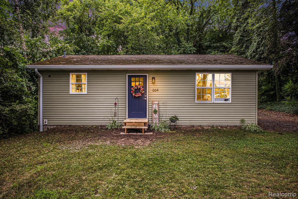 664 E HIGHLAND Road, Howell, MI 48843 — Photo 2