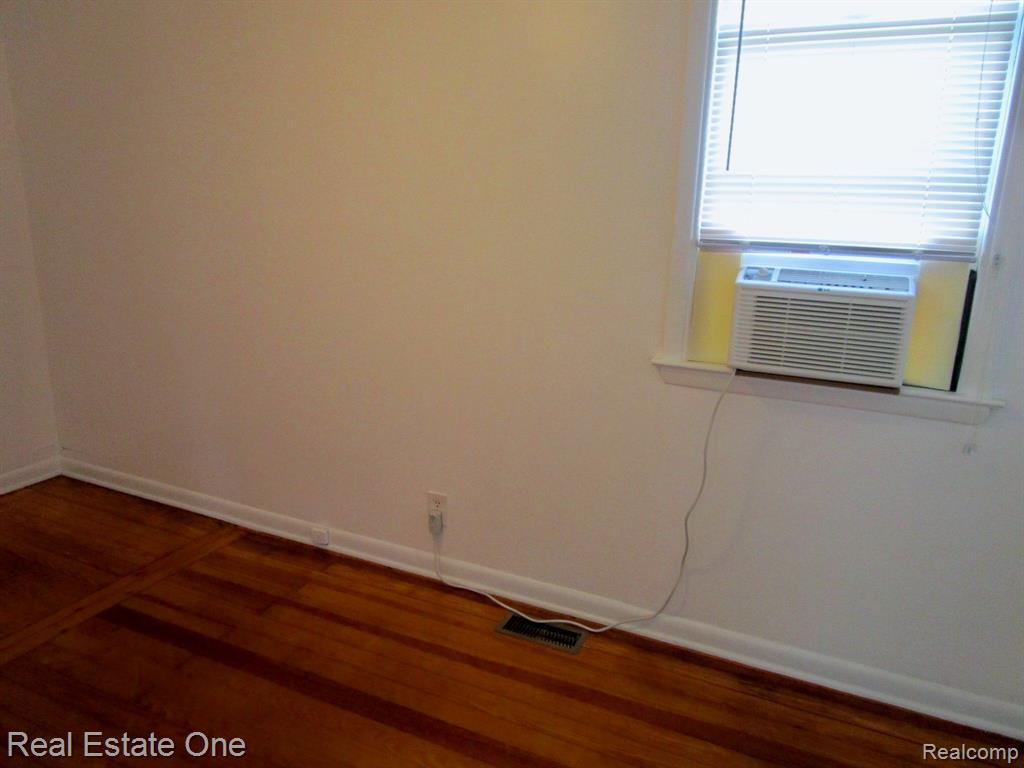 421 POPLAR Street, Wyandotte, MI 48192 — Photo 12