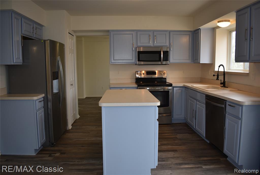 201 Columbia Drive, South Lyon, MI 48178 — Photo 16