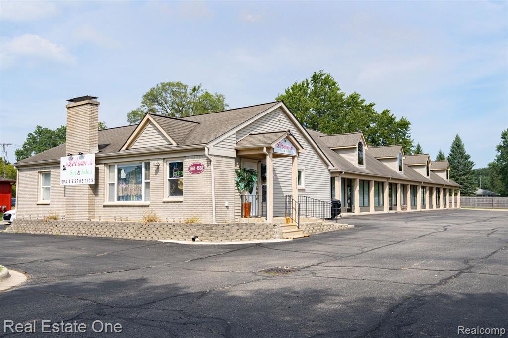 4564-4568 W Walton Boulevard, Waterford, MI