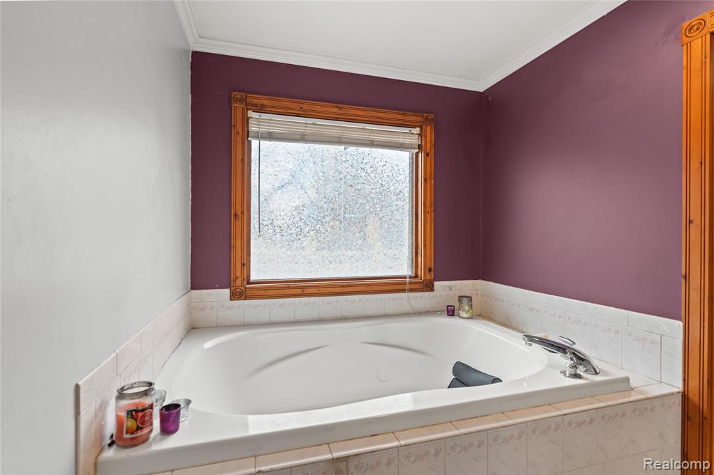 6076 E Carpenter Road, Flint, MI 48506 — Photo 28