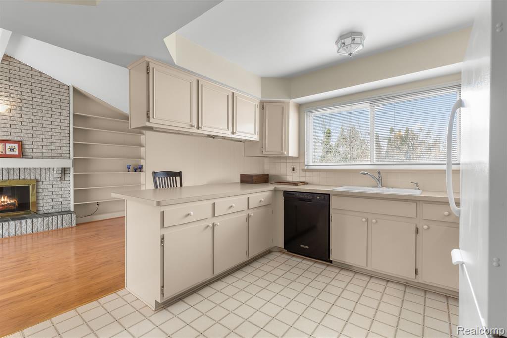 4151 red cedar Street, Trenton, MI 48183 — Photo 11