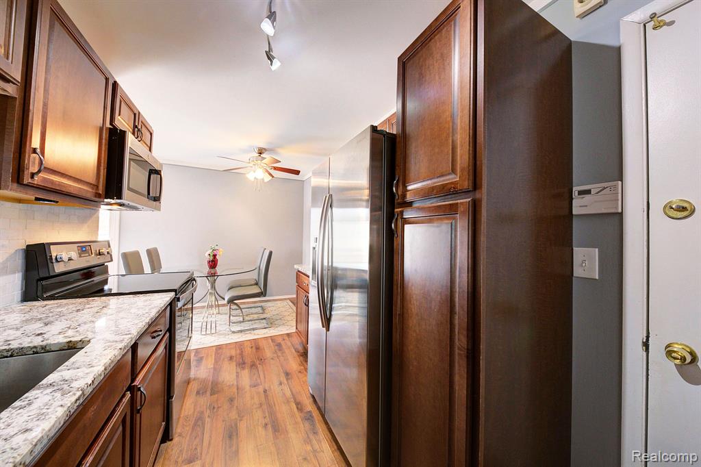 23535 N ROCKLEDGE, Novi, MI — Photo 13