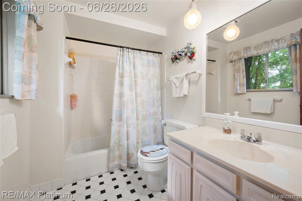 9460 Deer Park Court, Fenton, MI 48430 — Photo 28