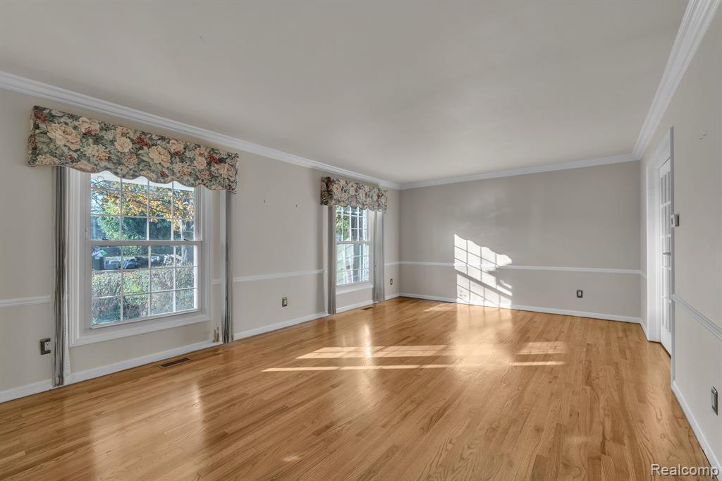 4248 WHITEBIRCH Drive, West Bloomfield, MI 48323 — Photo 5