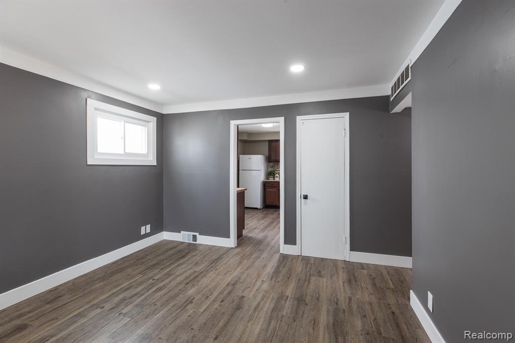 9046 LOUISE Street, Livonia, MI 48150 — Photo 4
