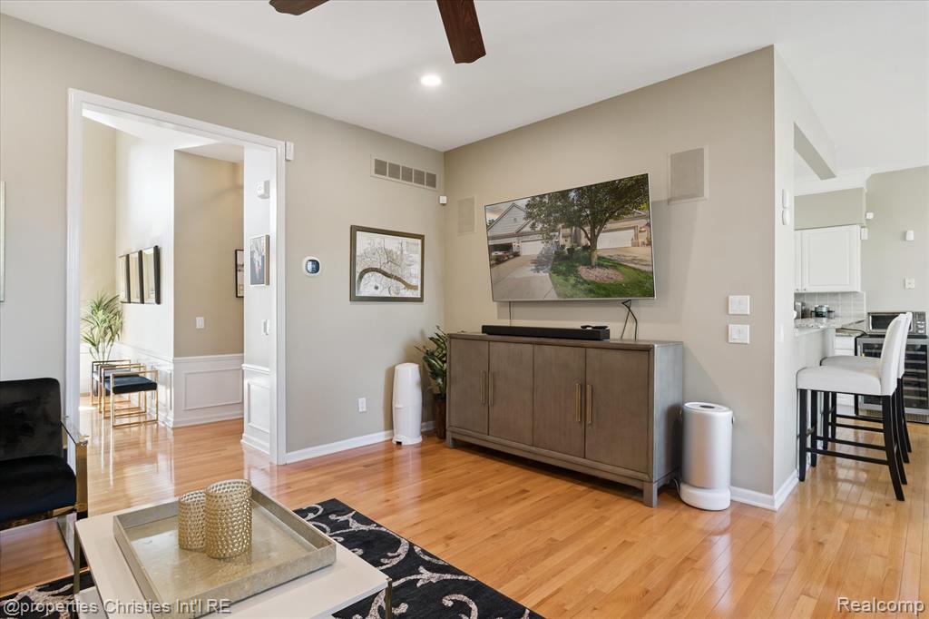 39510 Edgewater Drive, 100, Northville, MI 48168 — Photo 9
